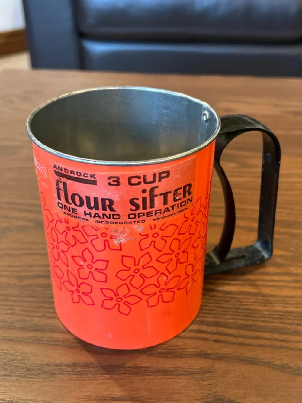 Vintage Androck 3 cup flour, sifter one hand operation